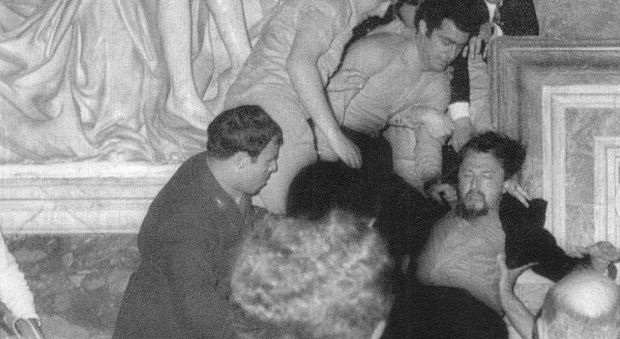 21 maggio 1972 Il geologo Lazlo Toth danneggia la Pietà di Michelangelo