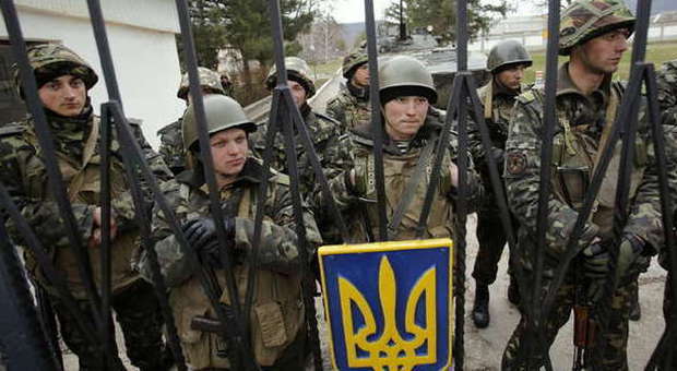 Ucraina, a un passo dalla guerra: la Russia si prende la Crimea. Kiev richiama riservisti: disastro vicino