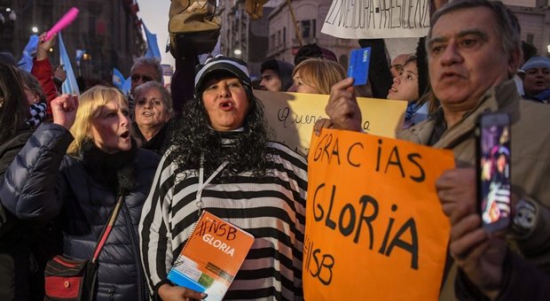Corruzione e pesos ko, l'Argentina balla di nuovo sul baratro