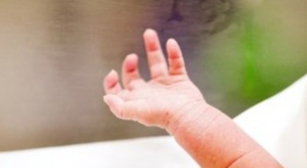 Palermo, neonata abbandonato in un cassonetto: morta in ospedale