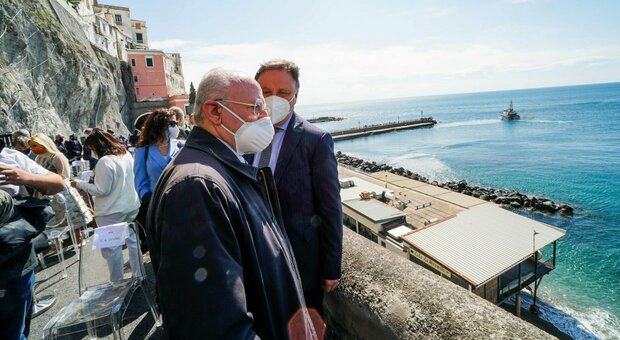Isole Covid free, De Luca tira dritto: «In tre settimane avremo immunizzato Ischia, Capri e Procida»