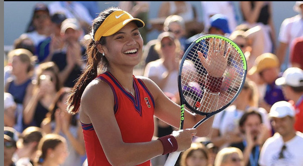 Emma Raducanu, la “ragazza modello” nuova stella del tennis brilla all'Us Open: ha solo 18 anni