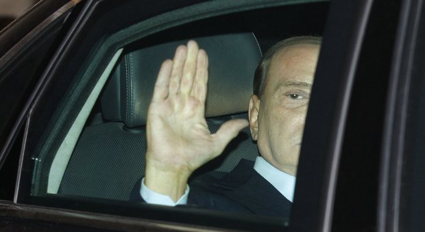 Berlusconi: governo spetta al Pd ma al voto in fretta