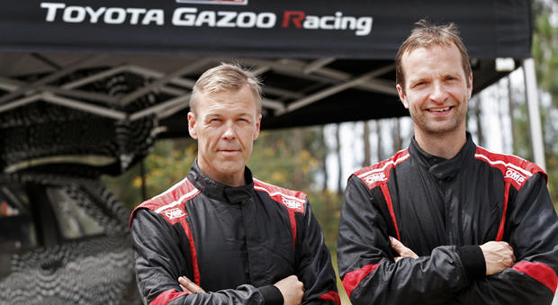 Juho Hänninen (a destra) e Kaj Lindström, il pilota finlandese sarà al volante della Yaris WRC nel prossimo campionato del mondo rally