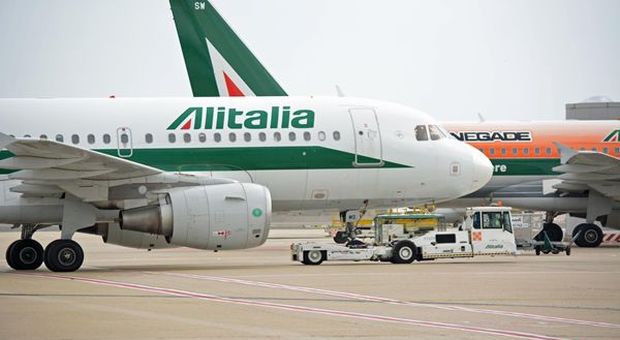 Alitalia, metà voli cancellati martedì 21 aprile per sciopero trasporto aereo