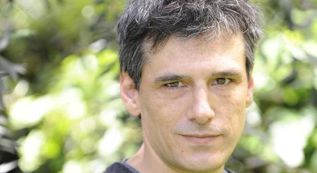 Coltivava marijuana in casa: arrestato l'attore Stefano Dionisi