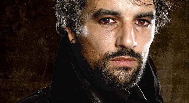 Adamo in “Vlad Dracula” al Teatro dell’Aquila di Fermo: «Il mio vampiro è umano»