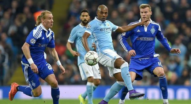 Un momento della sfida di Champions League tra il Manchester City e la Dinamo Kiev