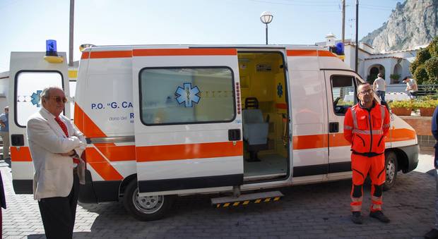 Il Rotary Club Isola di Capri dona una nuova ambulanza all'ospedale Capilupi