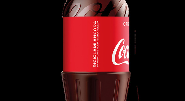 Coca-Cola presenta la nuova bottiglia con il 100% di plastica riciclata made in Campania