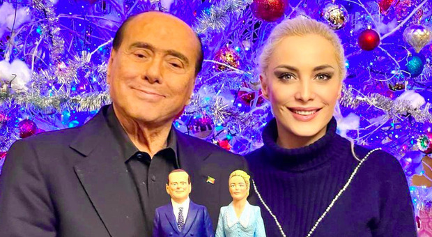 Silvio Berlusconi e Marta Fascina diventano due pupazzi: «Il nostro regalo di Natale». I social si scatenano