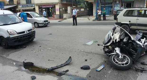 Capua, cadono dalla moto: muore il padre gravemente ferito il figlio
