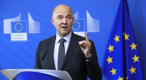 Moscovici avverte l'Italia: «Ogni euro di debito è un euro tolto ai servizi»
