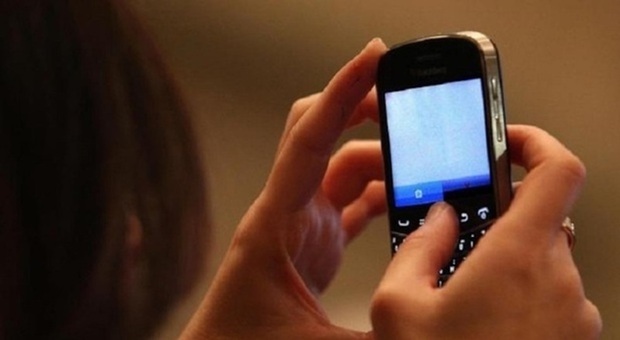 Truffa sms, attenzione al messaggio: «ING. Richiesta di addebito 4.900 euro confermato»
