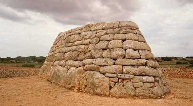 La Naveta des Tudons, uno dei più antichi monumenti europei