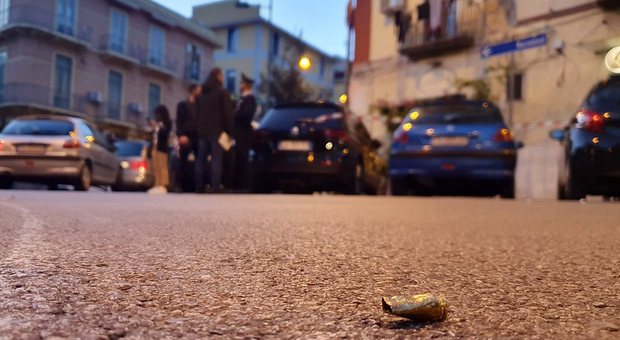 Piazza Galdi: l'intervento dei carabinieri dopo gli spari