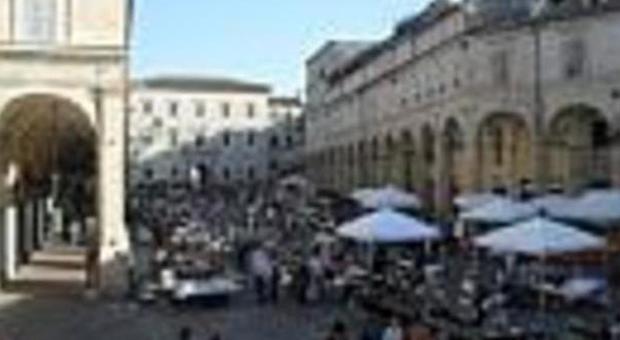 Fermo, oggi l'ultimo appuntamento con il mercatino nel centro storico