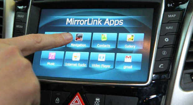 Il display touch-screen della Hyundai i30 che sara' esposta al salone di Ginevra