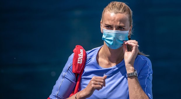 Mascherine, guanti e stampa a distanza: Kvitova testa a Praga il tennis post Covid-19