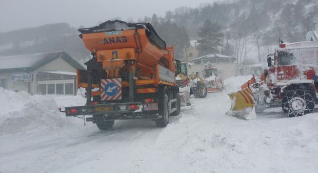 Colonne di neve alte fino a due metri e mezzo In azione i soccorsi in tutta l'area di Foligno