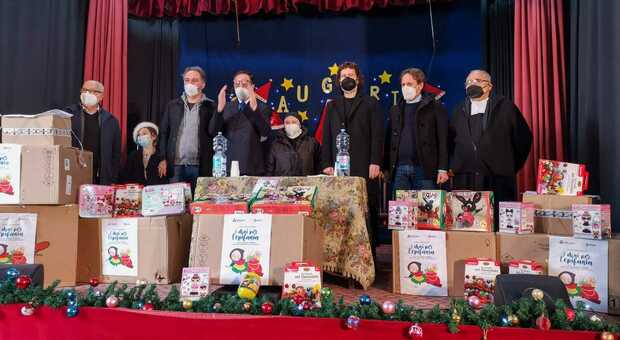 Napoli, la Befana della solidarietà: 250 regali per i bambini meno fortunati