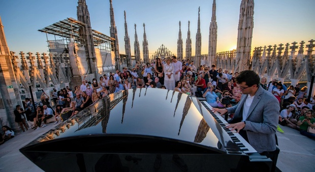 Milano, il tramonto sulle guglie del Duomo, tra musica e visite guidate