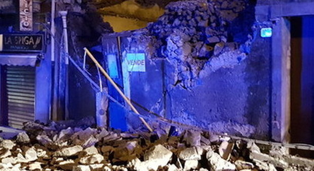 Terremoto a Catania, forti scosse nella notte: crolli e feriti, chiusa l'autostrada
