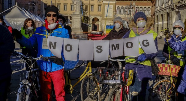 Una manifestazione contro lo smog in centro a Rovigo