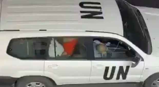 Sesso nell'auto dell'Onu, scandalo a Tel Aviv. Il video (di 18 secondi) fa il giro del mondo