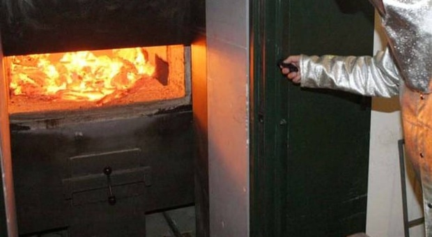 Nuovo forno crematorio, il "no" dei cittadini: «Troppo vicino al centro, inquina»