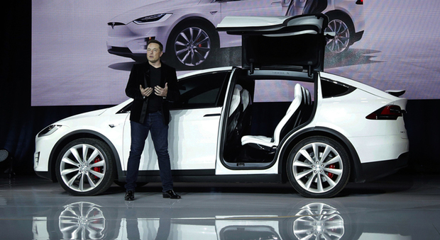 Elon Musk presenta la Tesla Model X