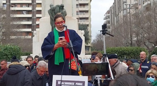 Anche Romina Power a Taranto per dire no all'immunità penale