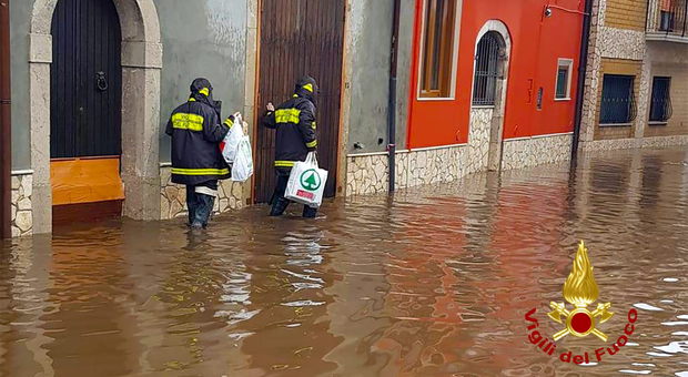 Maltempo ad Avellino: evacuati tre anziani, 15 famiglie bloccate in casa dalla pioggia