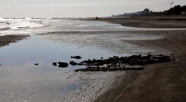 La mareggiate hanno eroso tutta la costa picena
