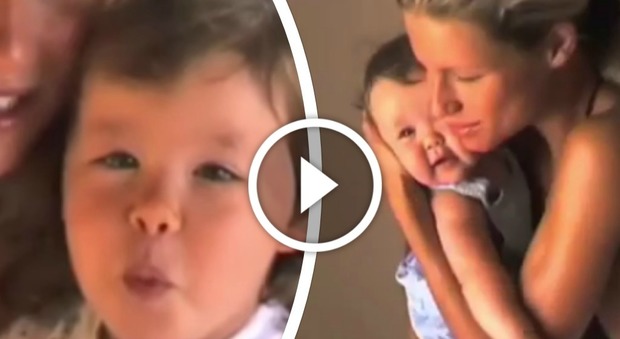 Michelle Hunziker ventenne coccola baby Aurora, il video inedito fa impazzire il web