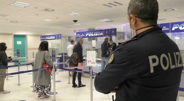 Passaporti, piano straordinario della Polizia: entro fine anno consegna 2,5 milioni di documenti