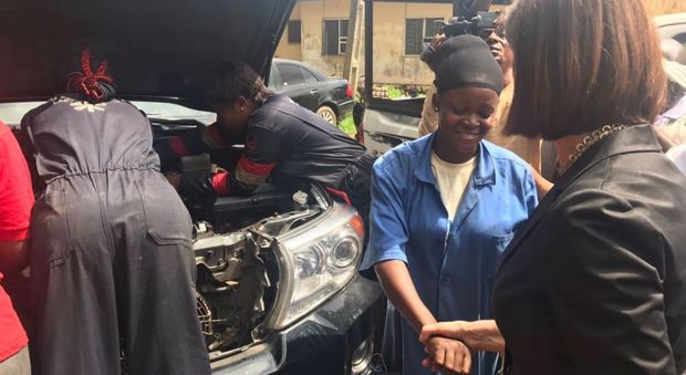 Boldrini in Nigeria: «La tratta delle ragazze è una nuova forma di schiavismo»