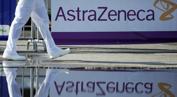 Olanda, lo stop ad AstraZeneca costa caro: 11 milioni di dosi resteranno inutilizzate