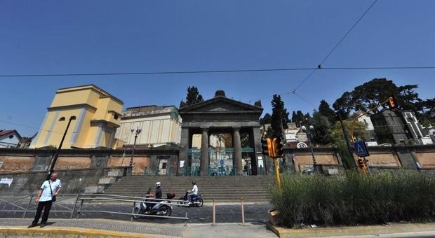 Efi: «Comune di Napoli non in regola, i cimiteriali non formati a norma»