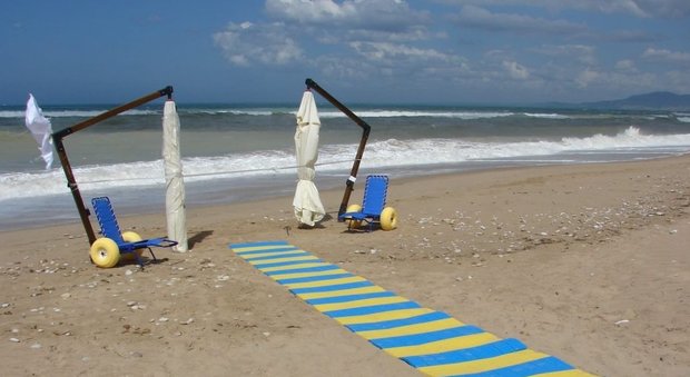 Campobello di Mazara, rubati sei scivoli per aiutare i bagnanti disabili ad accedere al mare