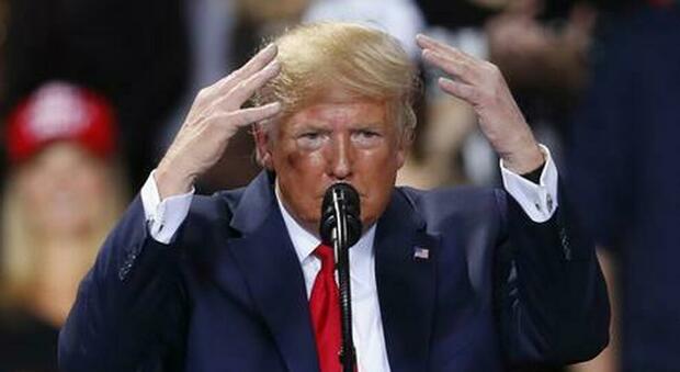 Donald Trump si lamenta dell'acqua della doccia, il governo chiede nuovi standard nazionali per il flusso: «Impossibile lavarsi i capelli»