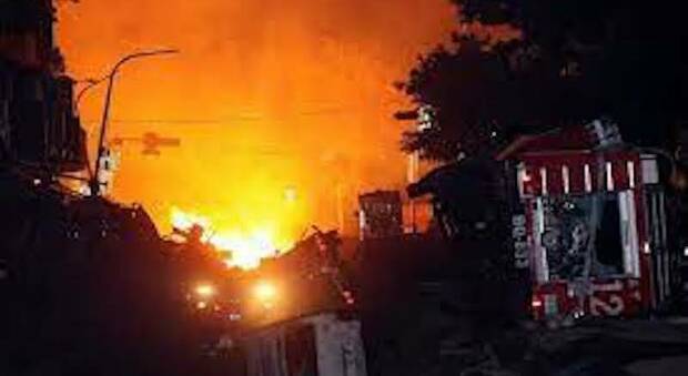 Nove morti in un incendio in una fabbrica a Taiwan