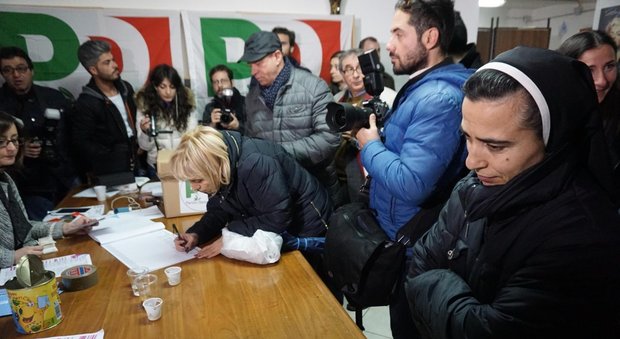 Primarie Pd a Napoli, Valente annuncia la vittoria: «La città guarda avanti»