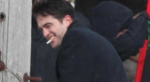 Robert Pattinson si trasforma e diventa James Dean