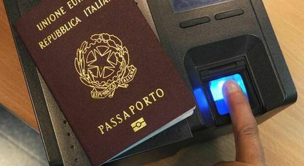 Padova, piovono disdette per il caos passaporti