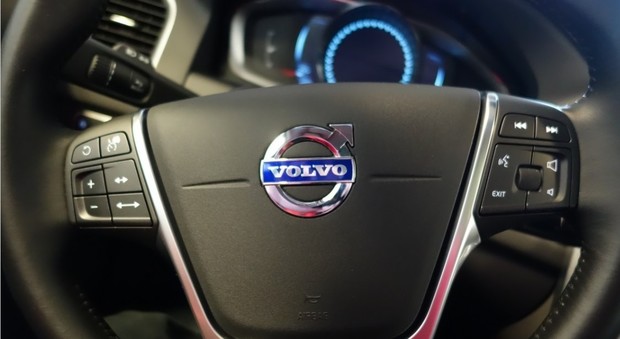 Volvo, la svolta per la sicurezza: «Le nuove auto con velocità massima a 180 km/h»