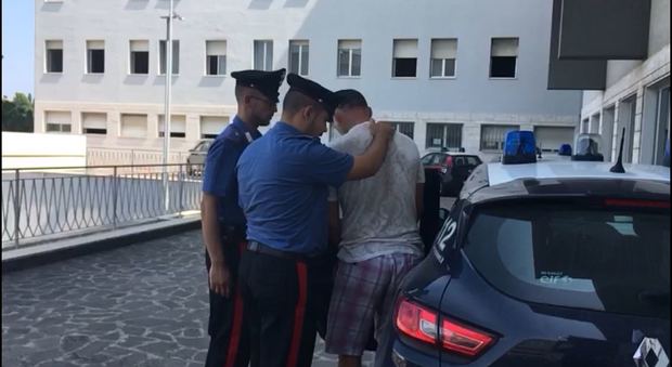 Falconara, commerciante pestato per avere la spesa gratis: arrestato