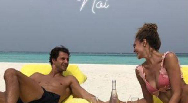 Cristina Chiabotto, "luna di miele" al mare: fuga alle Maldive per un anno d'amore con Marco Roscio