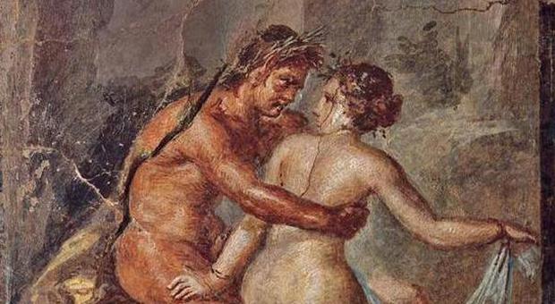 Pompei ancora a «luci rosse»: prostituta e cliente scoperti a far sesso davanti agli scavi