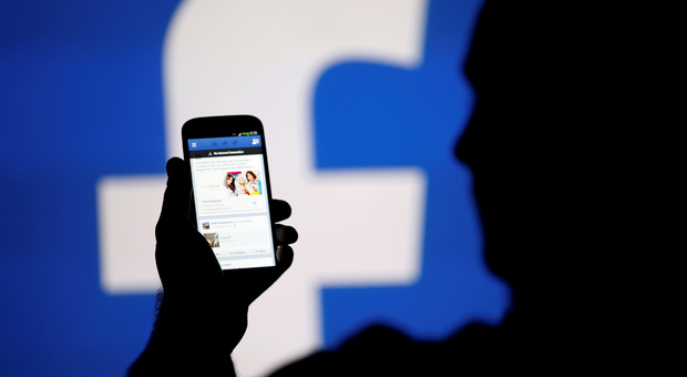Facebook, cancellati 583 milioni di profili fake. Giro di vite anche contro il terrorismo